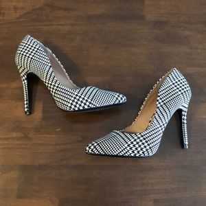 Black and White Houndstooth / Plaid Pumps
